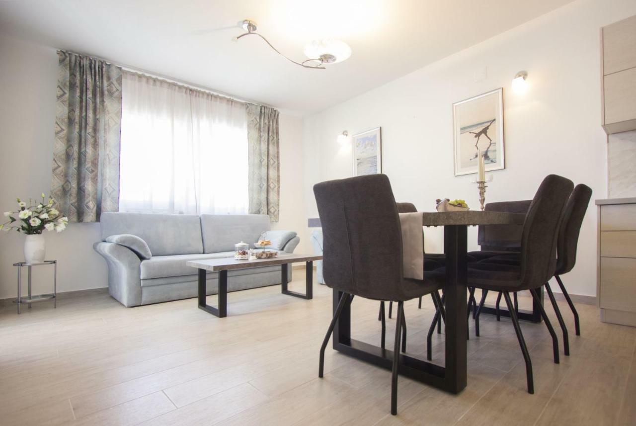 Ferienwohnung Paradise Lux Trogir Exterior foto